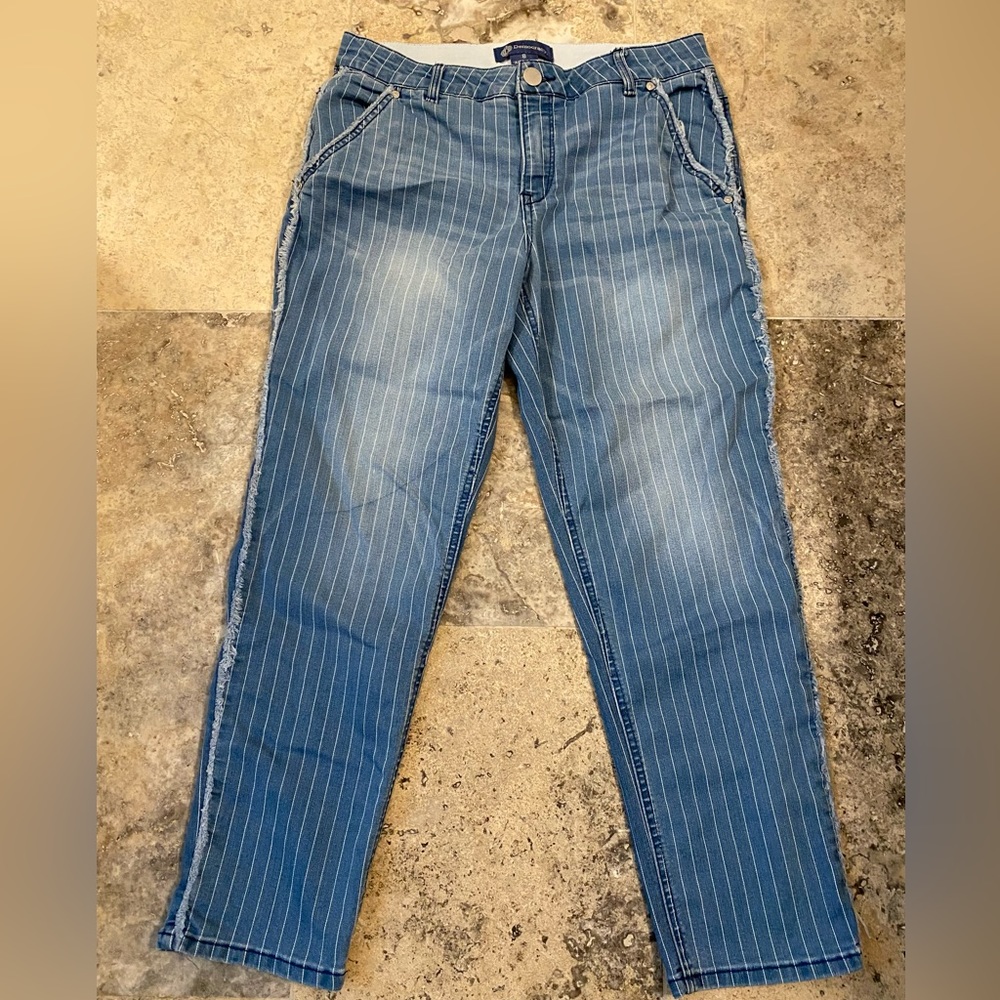 Democracy Ab Solution White Stripped Denim Jeans Women’s size 8.